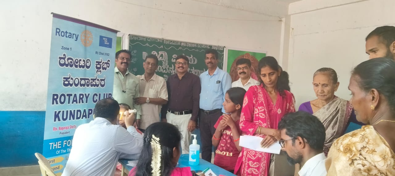 ಅಂಪಾರು ಸಂಜಯ ಗಾಂಧಿ ಆಂಗ್ಲ ಮಾಧ್ಯಮ ಶಾಲೆಯಲ್ಲಿ ಉಚಿತ ನೇತ್ರ ತಪಾಸಣಾ ಶಿಬಿರ