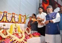 ಸ್ಯಾಂಡಲ್ವುಡ್ಗೆ ಸಿಪಿ ಯೋಗೇಶ್ವರ್ ಪುತ್ರ ಧ್ಯಾನ್ ಅದ್ದೂರಿ ಎಂಟ್ರಿ: 2 ಸಿನಿಮಾಗಳಿಗೆ ಚಾಲನೆ ನೀಡಿ ಶುಭಕೋರಿದ ಮುಖ್ಯಮಂತ್ರಿ ಡಿ.ಕೆ. ಶಿವಕುಮಾರ್!